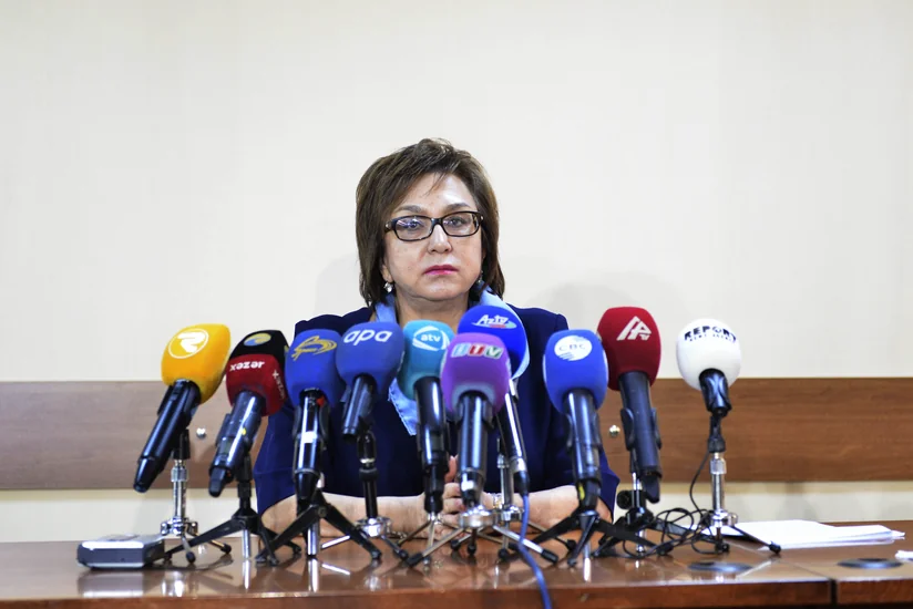 Məleykə Abbaszadə qəbul planını doldurmaq üçün balların aşağı salınması məsələsinə münasibət bildirib
