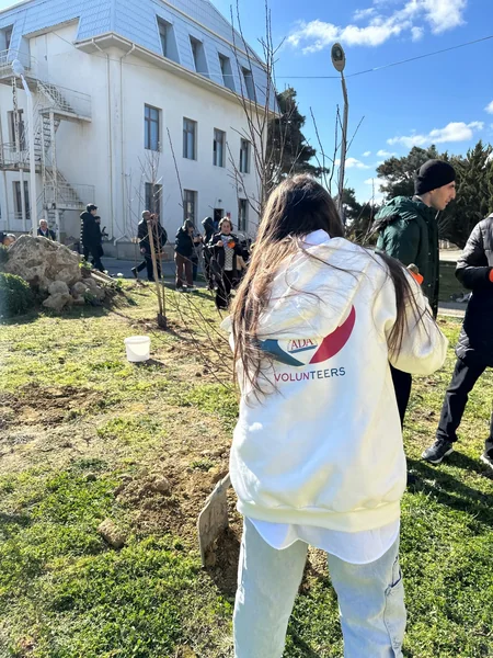 Xocalı soyqırımının qurbanı olan uşaqların xatirəsinə Bakıda 63 ağac əkilib