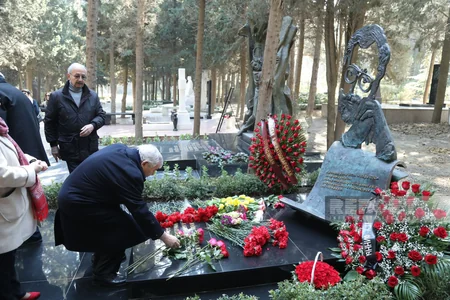 Rüstəm İbrahimbəyovun qəbirüstü abidəsinin açılışı olub