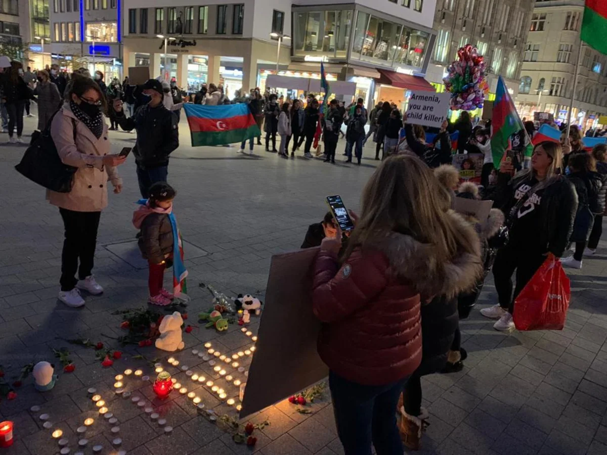 Hannover azərbaycanlıları Gəncə terroru qurbanlarının xatirəsini yad edib