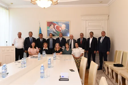 Qaçqınkom yanında İctimai Şuranın yeni tərkibdə ilk iclası keçirilib, sədr seçilib
