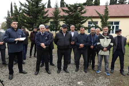 “Azəriqaz” Astaranın Deqədi kəndinin sakinlərinin problemini dinləyib