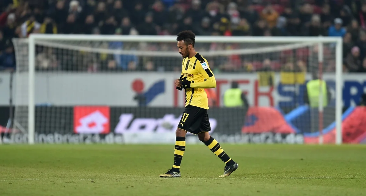 Futbolçu Obameyanq Nike şirkəti ilə ömürlük müqavilə imzalayıb