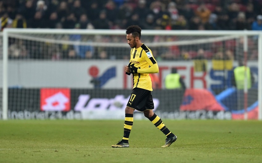 Futbolçu Obameyanq Nike şirkəti ilə ömürlük müqavilə imzalayıb