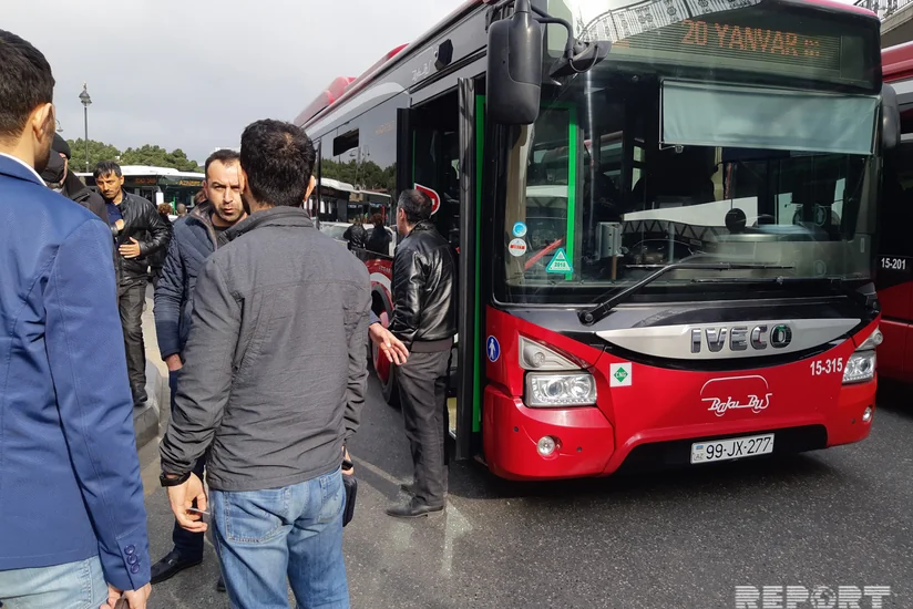Sərnişin özünü BakuBusun avtobusunun qarşısına atıb