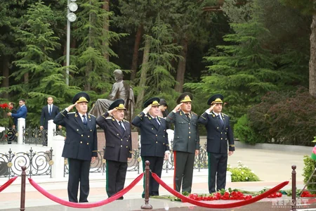 Prokurorluq işçiləri Fəxri və Şəhidlər xiyabanlarını ziyarət ediblər - FOTO