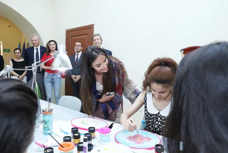 “Ənənəvi incəsənət vasitəsilə inklüziv təhsilin təşviqi” layihəsinin təqdimatı olub