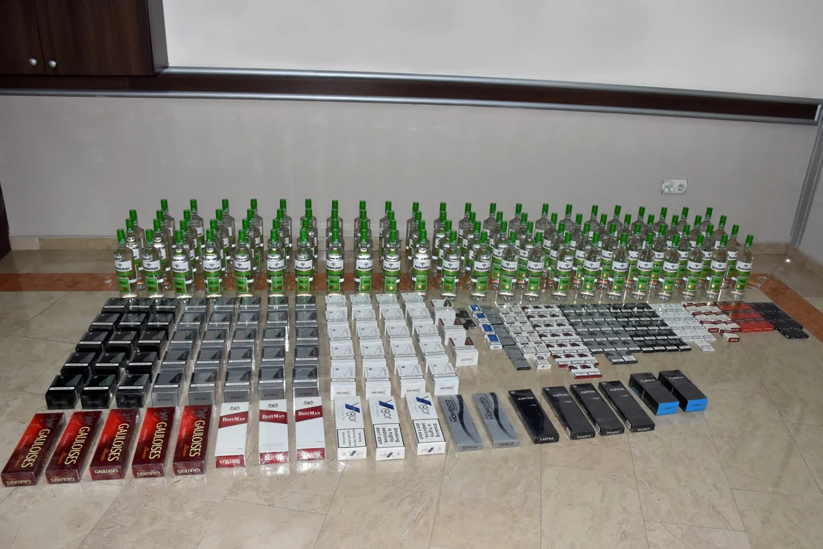 Şərurda külli miqdarda aksizi olmayan siqaretlər, spirtli içkilər və yivli odlu silah aşkarlanıb