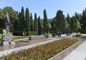 Türkiyənin Baş Prokuroru Fəxri Xiyabanda və Hərbi Qənimətlər Parkında olub