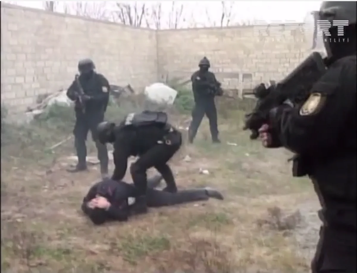 Mütəşəkkil cinayətkar dəstəyə qarşı keçirilən əməliyyatın görüntüləri yayılıb - VİDEO