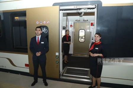 Azərbaycanda akkreditə olunmuş diplomatlar Ağdamdan Bakıya sürət qatarı ilə qayıdırlar - VİDEO