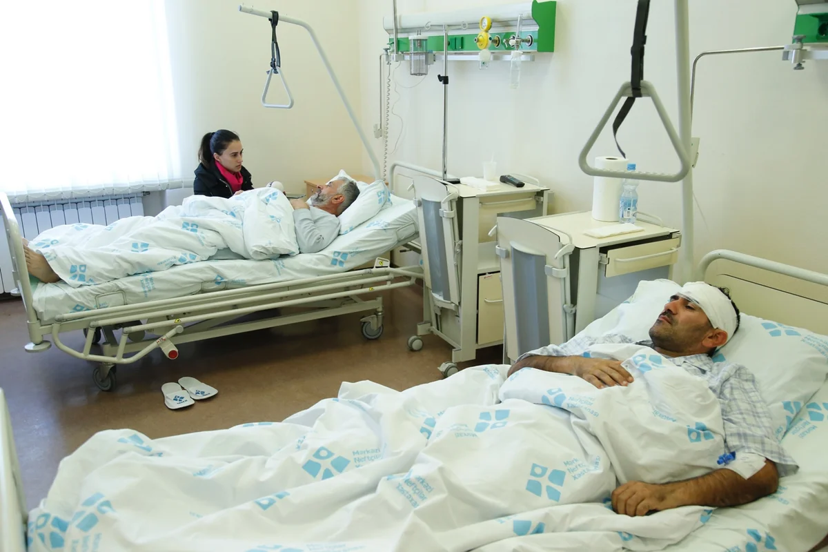 Baş direktor: Günəşli yatağından xilas edilən və hazırda xəstəxanada olan 9 neftçinin səhhəti sabitdir