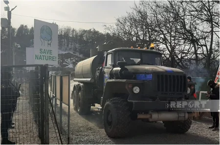 Total of 30 vehicles of peacekeepers move freely through Khankandi-Lachin road