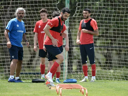 Azərbaycan millisi ilk məşqinə çıxıb