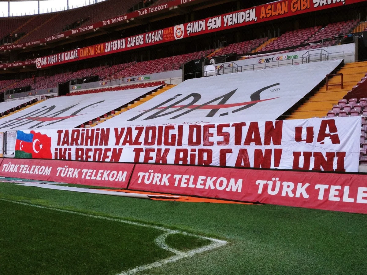 Qalatasarayın stadionunda Azərbaycana dəstək şüarları yerləşdirildi