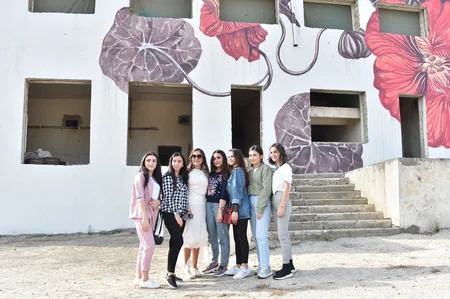Leyla Əliyeva və Arzu Əliyeva “Açılan divar” ictimai incəsənət layihəsinin təqdimatında iştirak ediblər