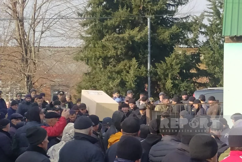 В Загатале похоронены пять погибших пассажиров рейса AZAL Баку-Грозный