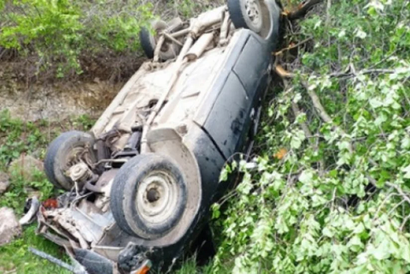 В Ходжалы грузовой автомобиль упал в канал