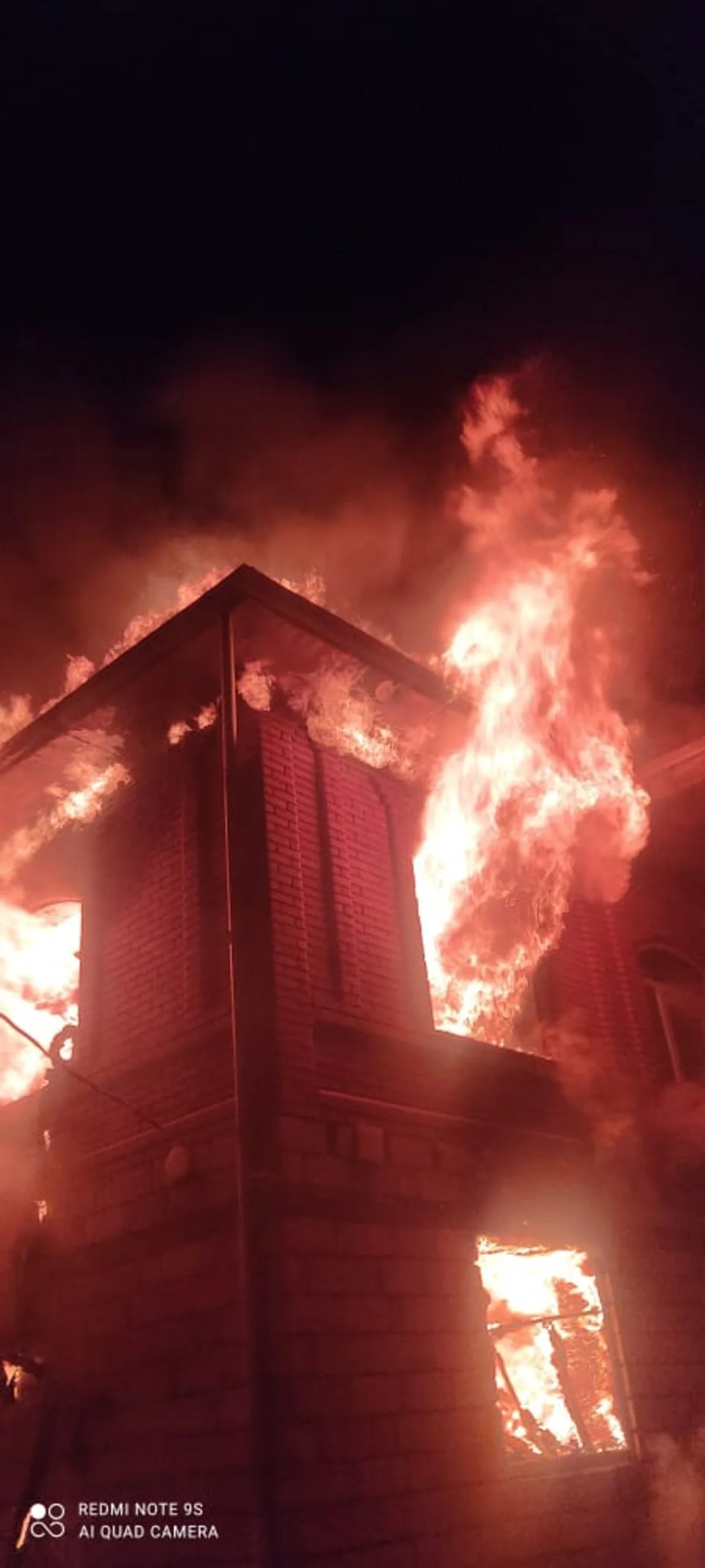 Astarada bıçaqlanma hadisəsinin baş verdiyi evdə müəmmalı yanğın olub