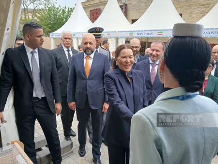 Mərakeş Krallığının şahzadəsi İçərişəhərdə təşkil edilən Xalça Festivalında olub