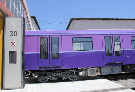Bakıya daha dörd yeni metro qatarı gətirilib