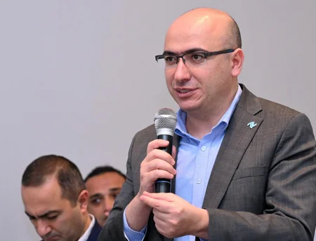 Gənclər və idman naziri federasiya nümayəndələri ilə görüşüb