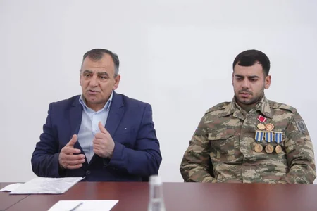 Anar Quliyev Göyçayda vətəndaşları qəbul edib