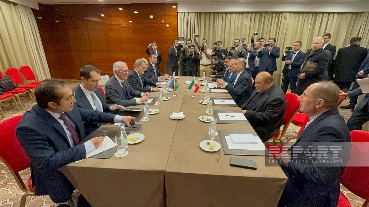 Azerbaijani, Iranian FMs hold meeting in Moscow