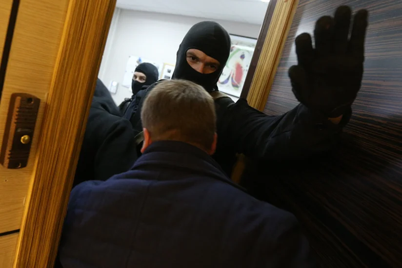 ​Sankt-Peterburqda azərbaycanlının qətli ilə bağlı yerli deputatın ofisində axtarış aparılır
