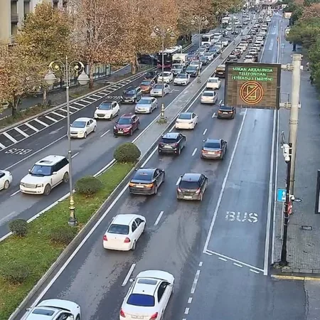 Bakının bir sıra yollarında tıxac yaranıb