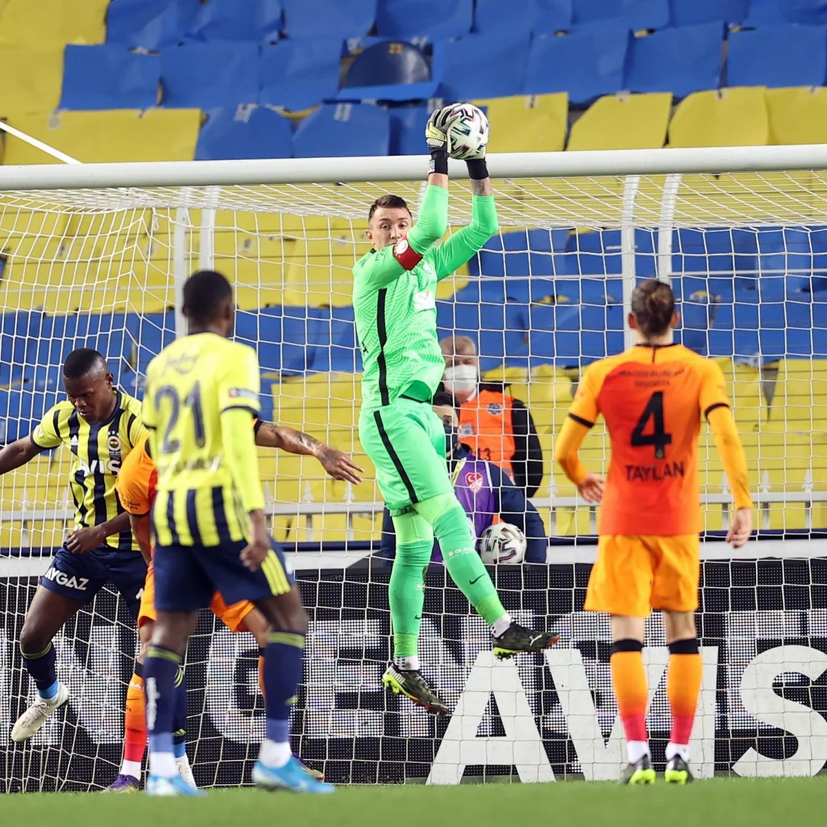 Qalatasaray səfərdə Fənərbağçanı məğlub etdi