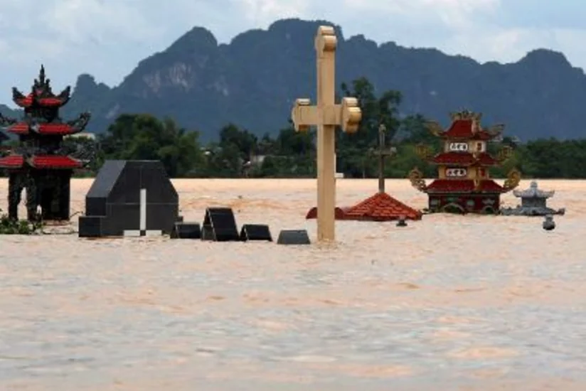 Vyetnamda onlarla insan fırtınanın qurbanı olub