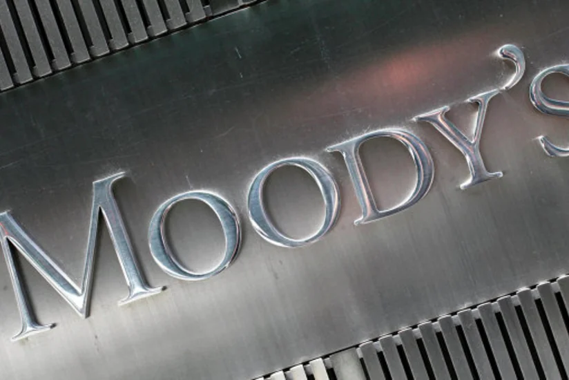 Moody's понизило суверенный кредитный рейтинг России