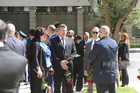 State and government officials commemorate Great Leader Heydar Aliyev - PHOTOS