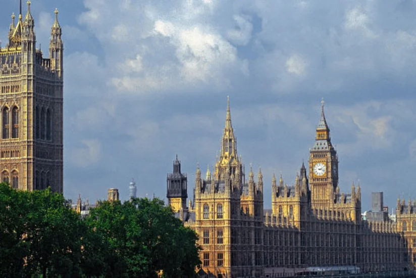 Парламент Британии в октябре решит вопрос о военной операции в Сирии