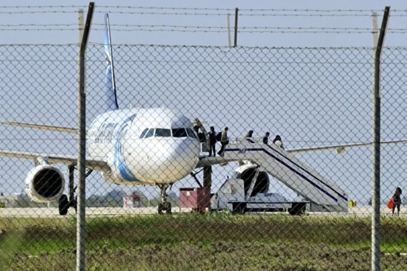 Qaçırılmış EgyptAir təyyarəsinin sərnişini hadisənin təfərrüatlarını açıqlayıb