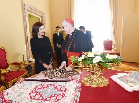 Birinci vitse-prezident Mehriban Əliyeva Müqəddəs Taxt-Tacın dövlət katibi kardinal Pietro Parolin ilə görüşüb - ƏLAVƏ OLUNUB