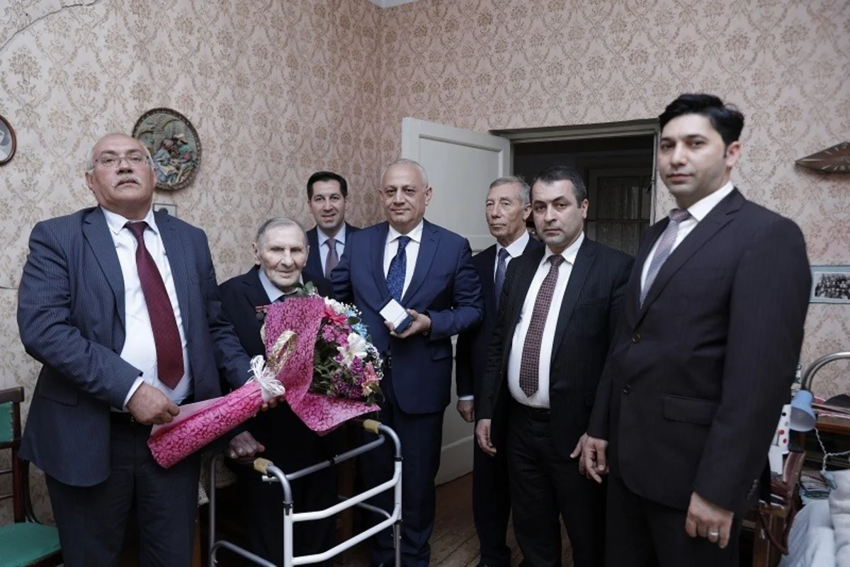 Neftçi müharibə veteranları SOCAR-ın “Fəxri neftçi” döş nişanları ilə təltif ediliblər