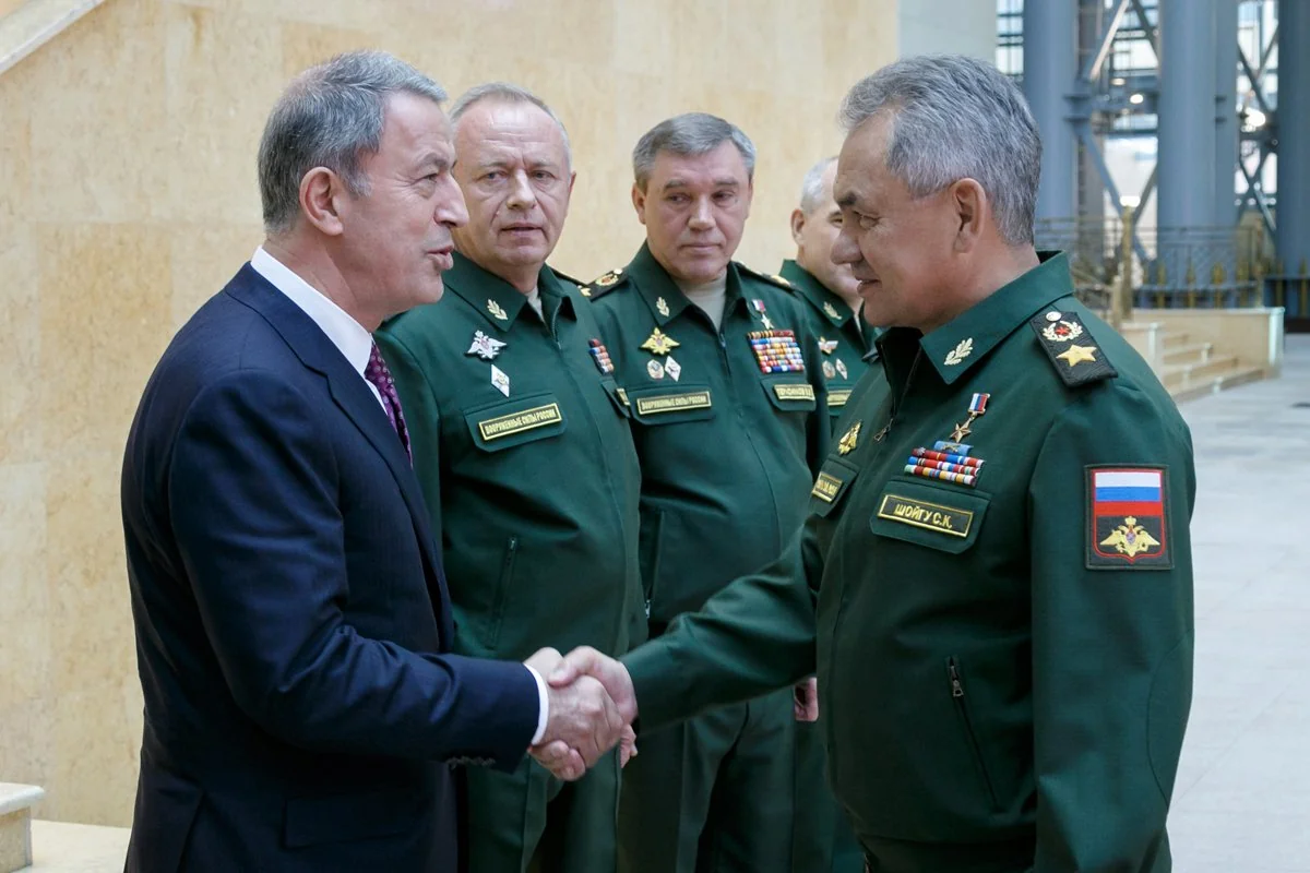 Hulusi Akar və Sergey Şoyqu Suriyanın şimalındakı vəziyyəti müzakirə edib