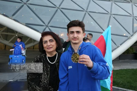 Avropa çempionatında qızıl medal qazanan gimnastlarımız Vətənə dönüblər
