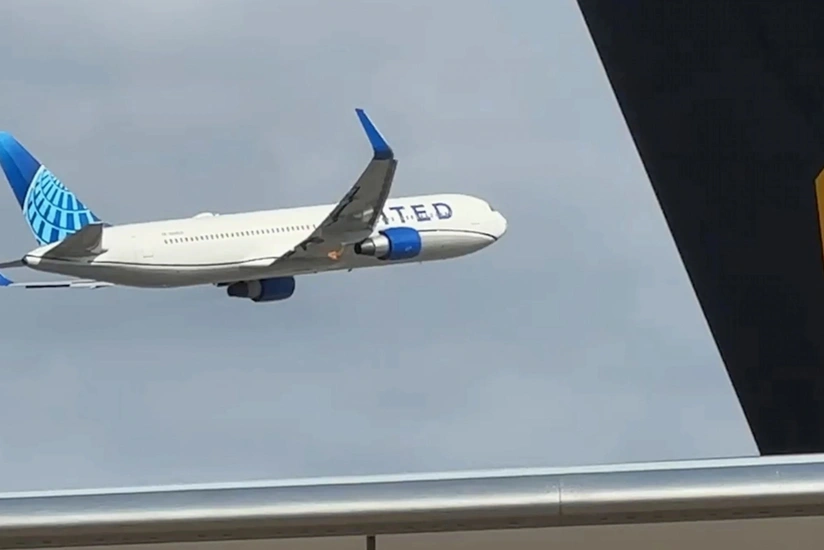 Самолет United Airlines совершил экстренную посадку в Гонконге