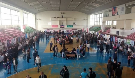 Əmək yarmarkasında tələbə və məzunlara 630 boş iş yeri təklif olunub