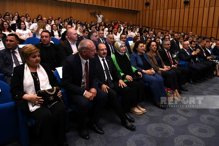 Türk Dünyası Bakı Atatürk Liseyinin məzuniyyət mərasimi keçirilib