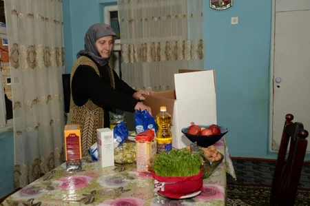 Heydər Əliyev Fondunun təşəbbüsü ilə aztəminatlı ailələrə Novruz sovqatları paylanılıb