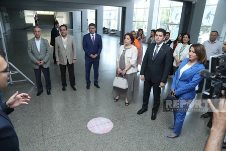 Deputatlar və ictimaiyyət nümayəndələri müəllimlərin sertifikatlaşdırma imtahanını izləyib
