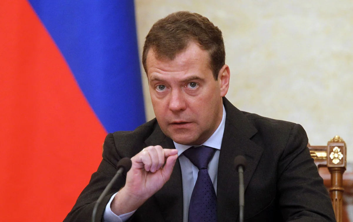 Dmitri Medvedev Estoniyanı təhdid edib