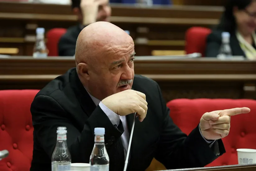 Ermənistanın adı qalmaqalda hallanan deputatı hakim partiyadan qovulub
