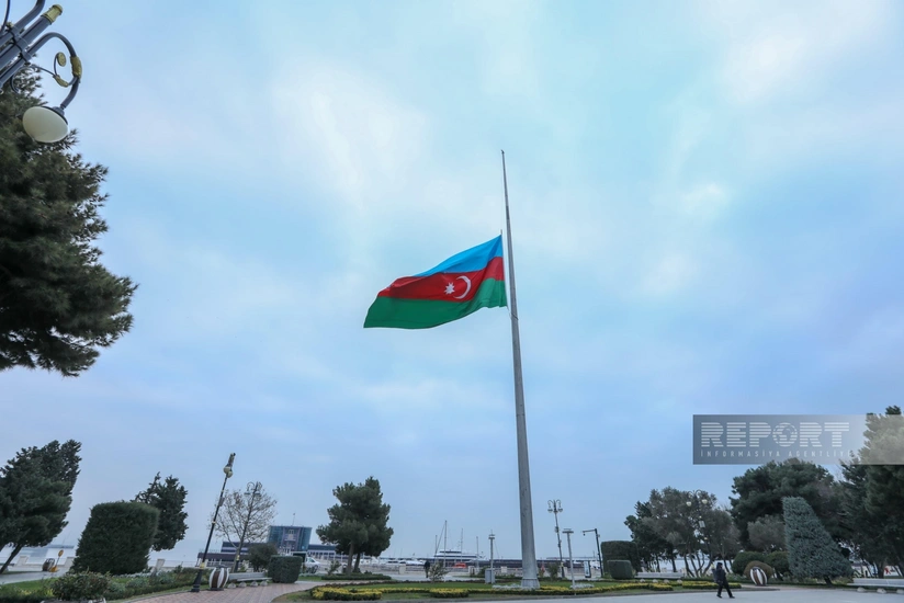 Matəmə görə paytaxtda yarıya qədər endirilən bayraqlar - FOTOREPORTAJ
