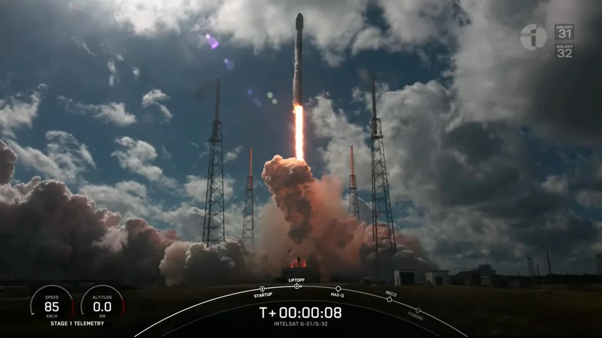 SpaceX запустила ракету с двумя телекоммуникационными спутниками