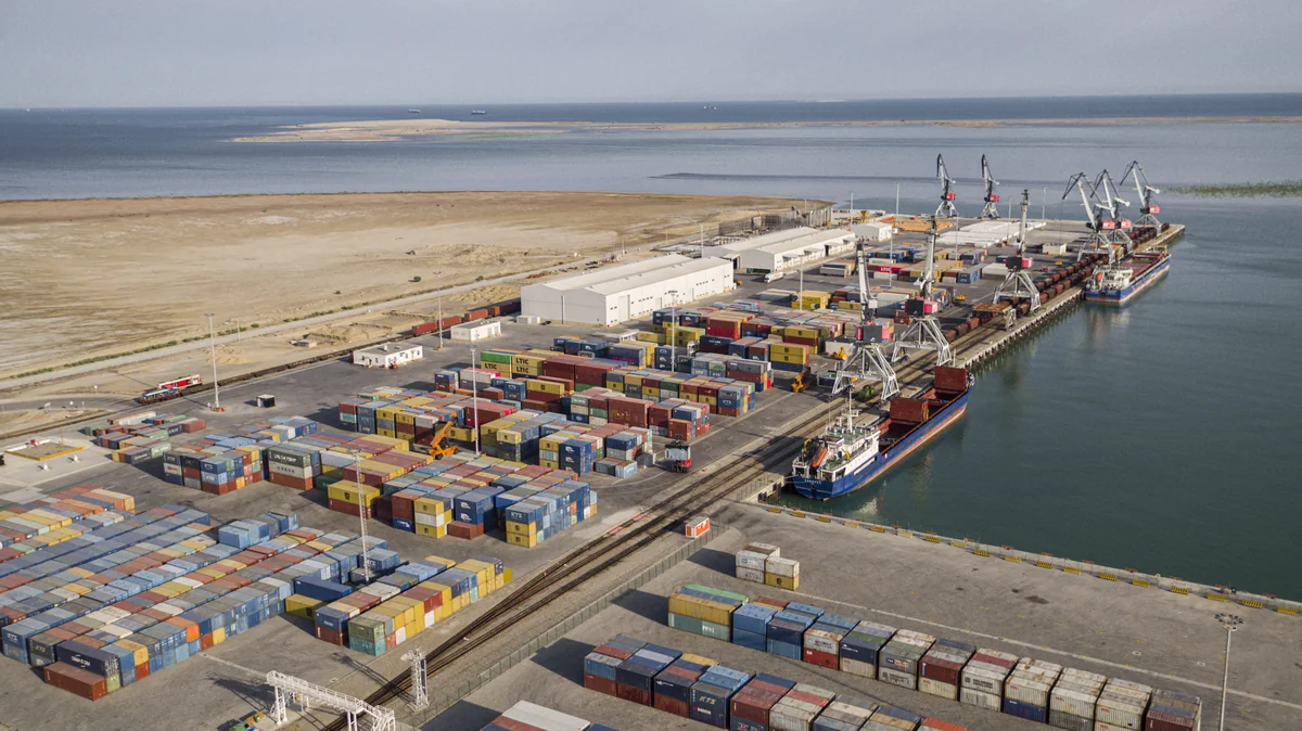 Bakı Limanında konteyner aşırılması 32 % artıb